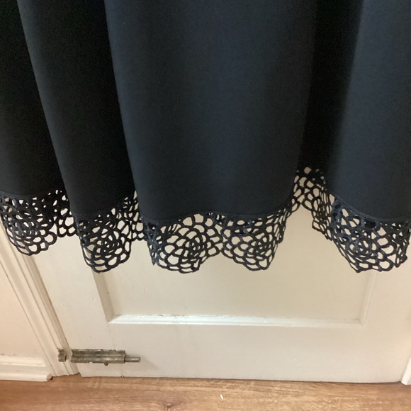 Women’s Black Sleeveless Crocheted Bottom Dress-Size 20- Pre-Owned - Picture 13 of 14